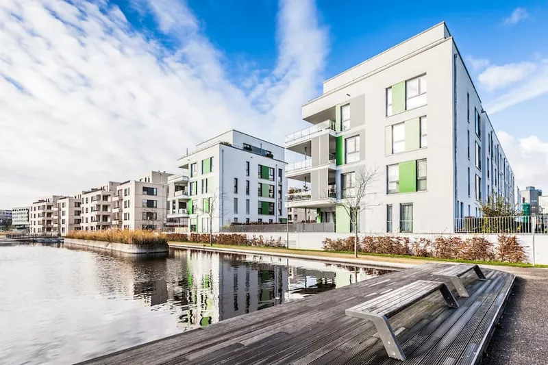 
  Izolace ploché střechy: typy, možnosti a renovace
