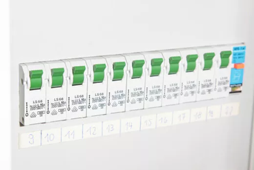 Zaščitni koncepti za električne inštalacije
Zaščitni koncepti za električne inštalacije