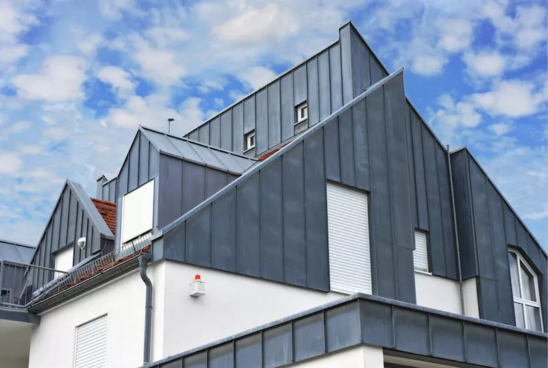 
  Kositrna streha: raznolika, trpežna in poceni
