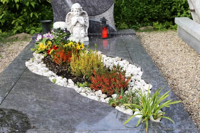 Gravevedligeholdelsesomkostninger »Du kan regne med disse udgifter
Gravevedligeholdelsesomkostninger »Du kan regne med disse udgifter